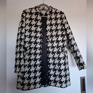 H&M Black and White Houndstooth Coat For Women Size 8